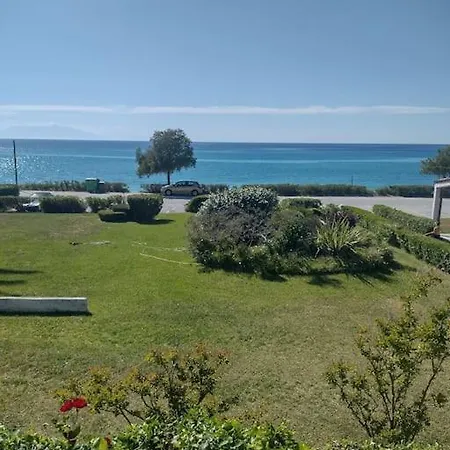 Semesterbostad Beautiful Sea Side Maisonette In Halkidiki Possidi